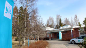 Radio Keski-Suomen lähetysstudio pystytetttiin muutamaksi tunniksi Uuraisten kirjastoon.