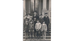 lönnrotin koulun oppilaita 1920-luvun alussa