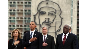 Barac Obama Revolution aukiolla Havannassa.