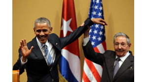 Yhdysvaltain presidentti Barack Obama ja Kuuban presidentti Raul Castro.