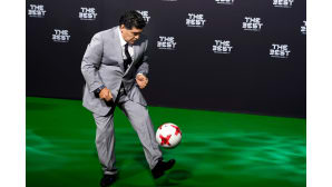 Diego Maradona pomputtelee Fifa-gaalassa