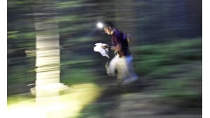 Jukolan viestin osallistuja yörastilla.