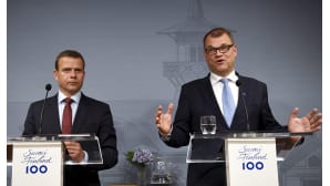 Valtiovarainministeri kokoomuksen puheenjohtaja Petteri Orpo (vas.) ja pääministeri keskustan puheenjohtaja Juha Sipilä pitivät tiedotustilaisuuden hallituskysymyksistä Kesärannassa Helsingissä 12. kesäkuuta.