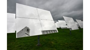 Heliostaattisia peilejä DLR institute of solar research -keskuksessa Jülichissä Saksassa 10. marraskuuta.