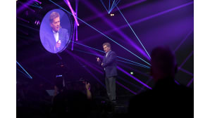 Sauli Niinistö Slushin avajais-showssa.