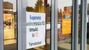 K-Supermarketin ilmoitus aukiolosta lakkopäivänä Vantaan Korsossa.
