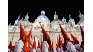 Pitkäperjantai juhlallisuuksia Zaragozassa, Espanjassa.