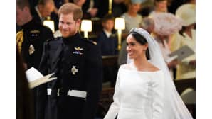 Prinssi Harry ja Meghan Markle alttarilla.