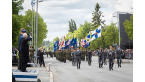 Puolustusvoimain lippujuhlan päivän valtakunnallisen paraatin ohimarssi Seinäjoella 4.6.