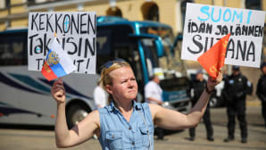 Ihmiset osoittivat mieltään Helsingin Senaatintorilla Trumpin ja Putinin tapaamisen aikaan 16. heinäkuuta.