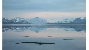 Kilpisjärven rannalla