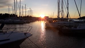 Auringonnousu Kasnäsin satamassa -kuva