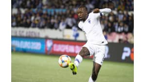 Glen Kamara pompottelee