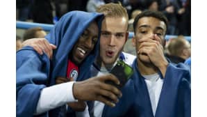 Pelaajat ottavat selfieitä