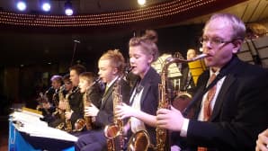 Lappeenranta Big Band tahditti Nenägaalan tanssijoita.