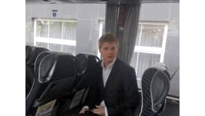 Axel lähdössä avajaisiin.