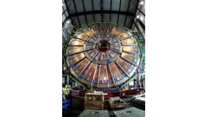 CERN:n LHC-hiukkaskiihdyttimen CMS-ilmaisin. CERN:in tutkijat kertoivat viime viikolla todennäköisesti löytäneensä Jumalhiukkaseksikin nimetyn Higgsin bosonin.