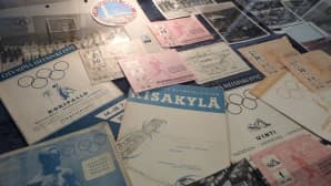 Esineistöä keräilijä Reino Laakson kokoelmista Liedon Vanhalinnassa.