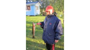 Pekka sai ensimmäisellä uistelureissullaan kuhan.