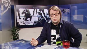 Esko Rautakorpi ensi-iltaelokuvien parissa.