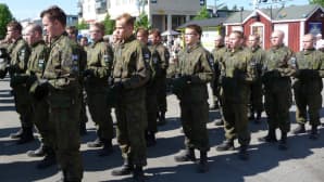 Itä-Suomen sotilasläänin alueellinen puolustusvoimain lippujuhlapäivän paraati Joensuussa 2013.