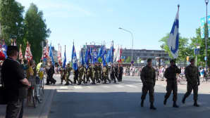 Itä-Suomen sotilasläänin alueellinen puolustusvoimain lippujuhlapäivän paraati Joensuussa 2013.