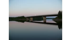 Superkuu Suomussalmen sillalla
