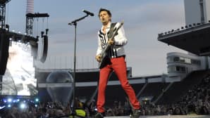 Brittiläinen rockyhtye Muse esiintyi Helsingin Olympiastadionilla 27. heinäkuuta 2013. Kuvassa laulaja Matthew Bellamy.