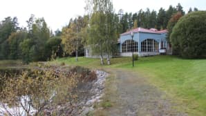 Ravintola Hallin Janne Eväjärven rannalla Hallissa.