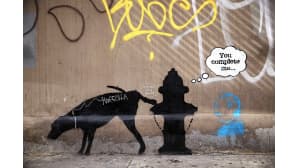 Katu- ja graffiti-taiteilija Banksyn yksi uusimmista teoksista New Yorkissa.
