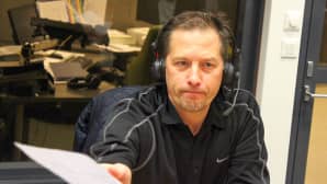 Ari-Pekka "Kenkä" Siekkinen Jypistä Radio Keski-Suomen Nenästudiossa.