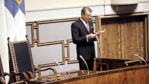 Presidentti Mauno Koivisto puhumassa valtiopäivien päättäjäisissä eduskunnassa vuonna 1983.