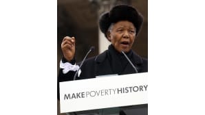 Mandela oli tukemassa kampanjaa 'Make Poverty History' Lontoon Trafalger Square:lla 3. helmikuuta 2005.