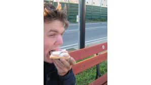 Aleksi Honkamäki ruokatauolla Italiassa
