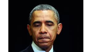 Yhdysvaltain presidentti Barack Obama piti puheessaan tauon 2. huhtikuuta. Obama kertoi tiedotustilaisuudessa Texasin Fort Hoodin sotilastukikohdassa 2. huhtikuuta sattuneesta ampumavälikohtauksesta, jossa kuoli yksi ja haavoittui neljätoista.