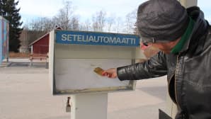 Seteliautomaatti Shellin mittaripihalla suljettiin, kun Suomen markka vaihtui euroon.