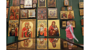 Janukovitšilta takavarikoituja ikoneita museossa.