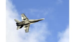 Hornet-lentonäytös kuvassa