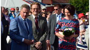Kuvassa presidentti Sauli Niinistö ja hänen puolisonsa Jenni Hakio Kaustisen kansanmusiikkijuhlilla.