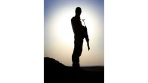LKS 20140814 SAH15; An Iraqi Kurdish Peshmerga fighter takes position on the front line in Khazer, near the Kurdish checkpoint of Aski kalak, 40 km West of Arbil, the capital of the autonomous Kurdish region of northern Iraq, on August 14, 2014. US military advisors in Iraq are headed for Mount Sinjar to study means of evacuating civilians who have been trapped there by jihadists, a spokesman for the Kurdish peshmerga forces said Wednesday. LEHTIKUVA / AFP PHOTO / SAFIN HAMED