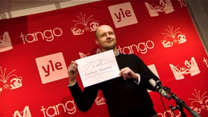Tuomas Rauhala valmiina suoritukseen Seinäjoella tangolaulukilpailun esikarsinnassa.