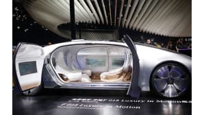 Mercedes-Benz F 015 Luxury in Motion -malli on esillä Shanghain kansainvälisillä automessuilla.