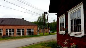 Vanhat tehdasrakennukset ovat perinteistä punatiiltä.