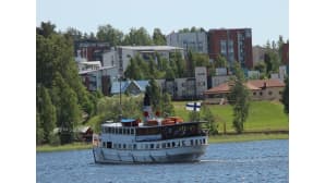 Suomi-laiva lähtee Jyväskylän satamasta.