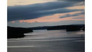 Kärkistensalmi, aamulla auringonnousun aikoihin klo 03.50. Näkymä sillalta Jyväskylän suuntaan