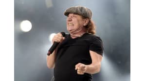 Australialainen AC/DC -yhtye esiintyi Kantolan tapahtumapuistossa Hämeenlinnassa keskiviikkona 22. heinäkuuta 2015, kuvassa bändin laulaja Brian Johnson.