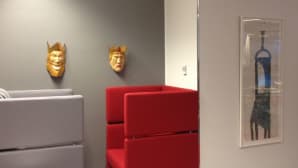 Eeva Mölsän "Herttapari" ja Tuula Ollikaisen "Neiti Tuoli".