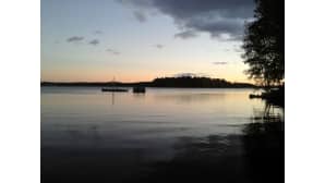 Auringonlasku Pispalan rannassa.