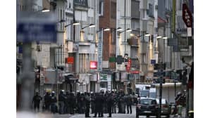 Poliiseja Saint-Denis'n lähiössä keskiviikkona.
