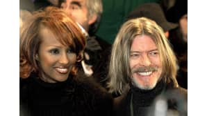 David Bowie vaimonsa Imanin kanssa Hannibal-elokuva kutsuvierasensi-illassa New Yorkissa 2001.